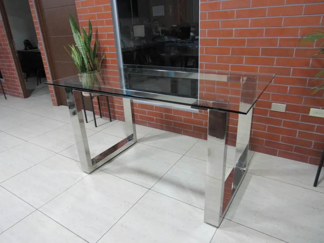 mesa de acero inoxidable con vidrio – foto 17